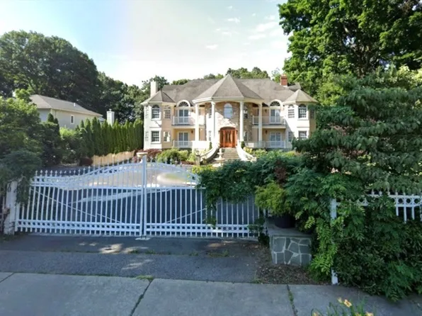 72 Charlemont St, Newton, MA 02461