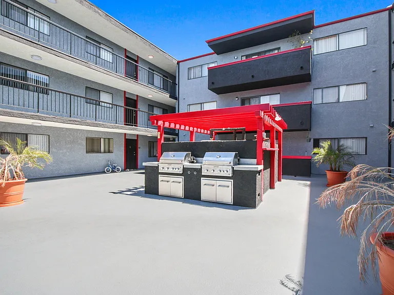 Valleywood Apartments — Photo 37