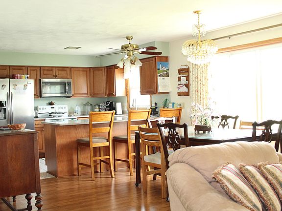 2nd image of 139 W Shore Ter