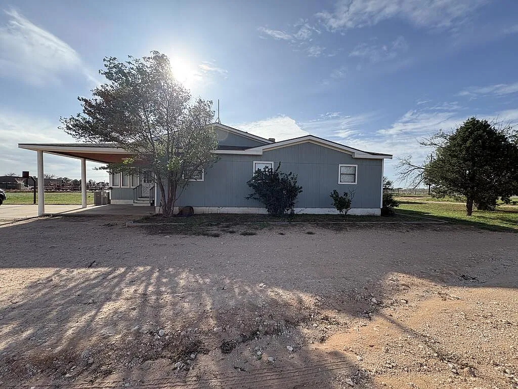 3 bed, 2.0 bath, 2880 sqft, $2,500 — Photo 4