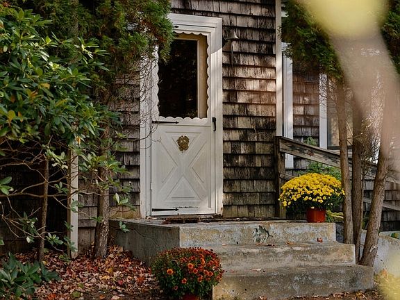3rd image of 257 River Road