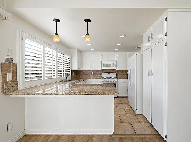 2084 N Palm Ave — Photo 3