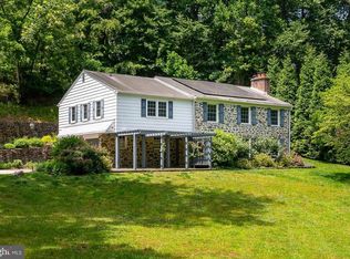 1 Castle Rock Dr, Havertown, PA 19083