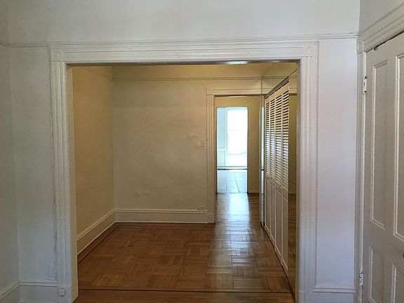 3rd image of 208 Calyer St #2