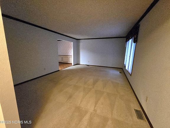 3rd image of 4464 Meadow Creek Ct