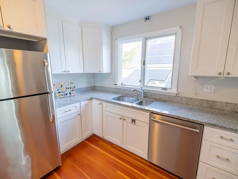 12 Benham St #2 — Photo 23