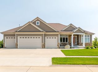 1605 Green Creek Rd, Cedar Falls, IA 50613