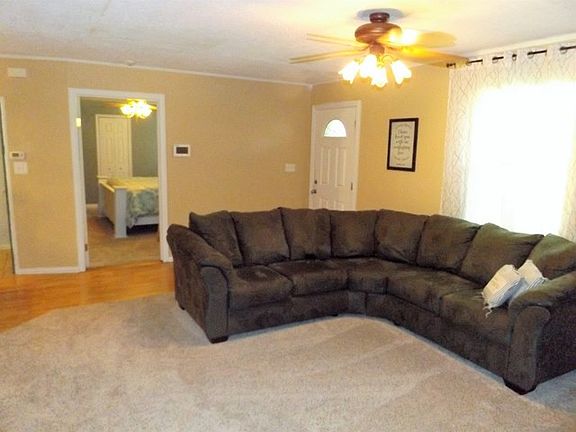 5th image of 304 Eastwood Pl