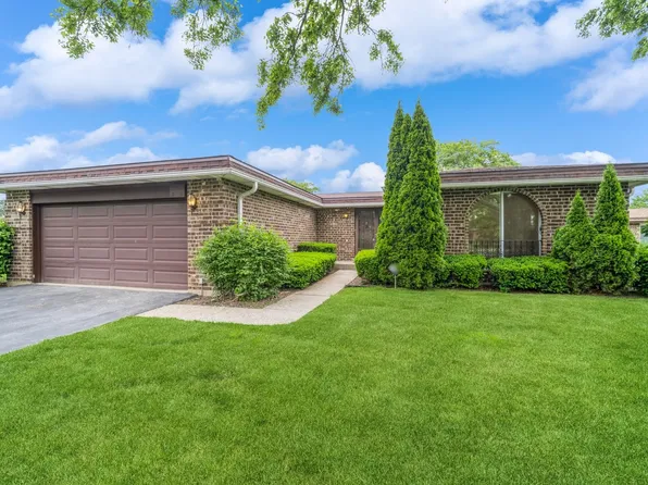 2240 Vista Ct, Northbrook, IL 60062