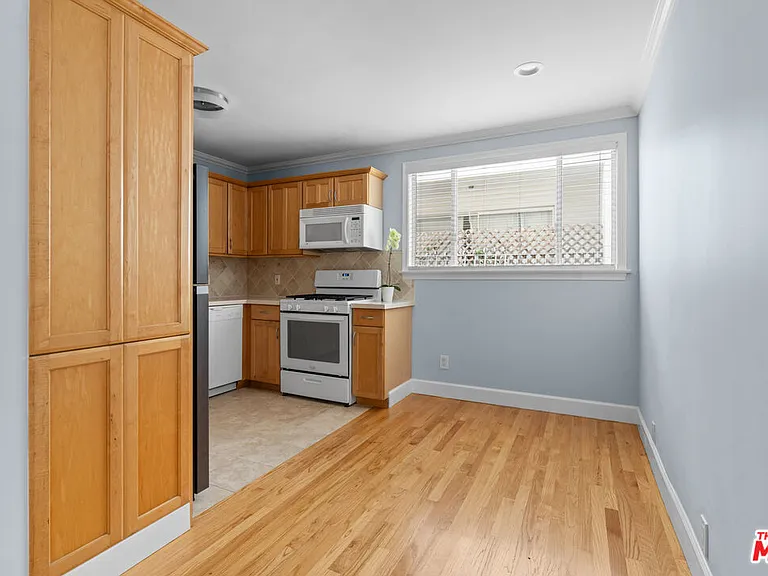 2435 3rd St #10 — Photo 7