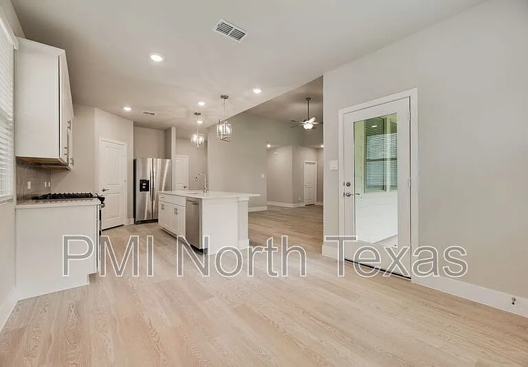 1404 Winters Way — Photo 11