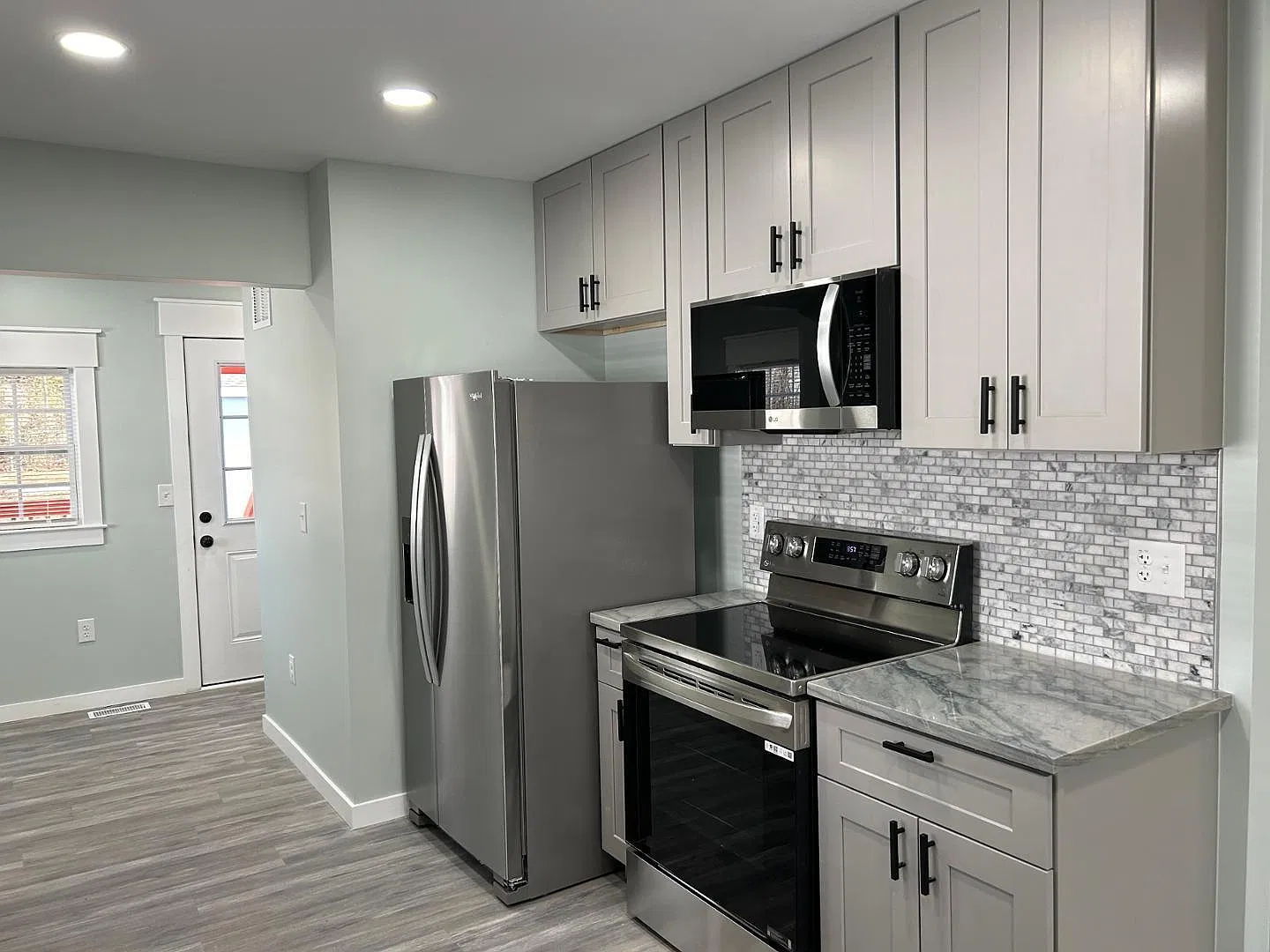 3 bed, 2.0 bath, 1100 sqft, $2,000 — Photo 3