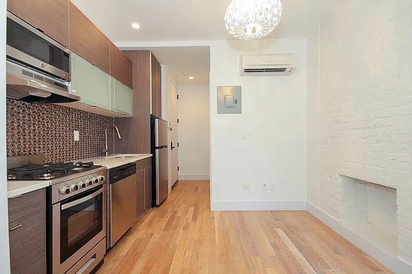 Rented by Evergreen Apartments BK | media 86