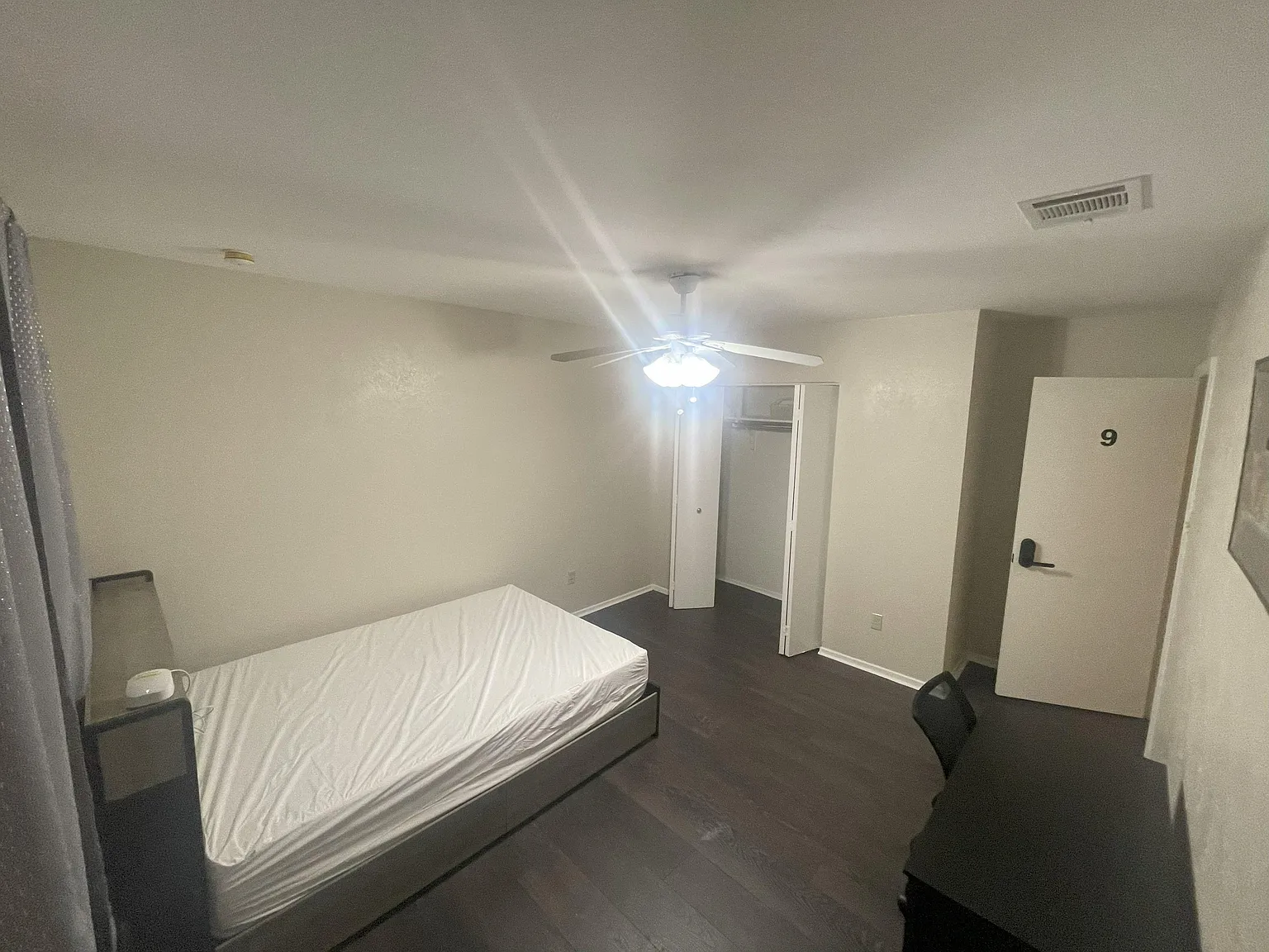4 bed, 3.0 bath, 2300 sqft, $901 — Photo 1