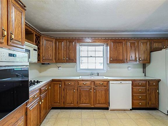 2nd image of 6160 Hillpine Dr