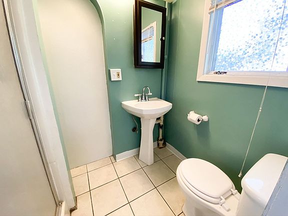 4th image of 2818 Wood St #2818