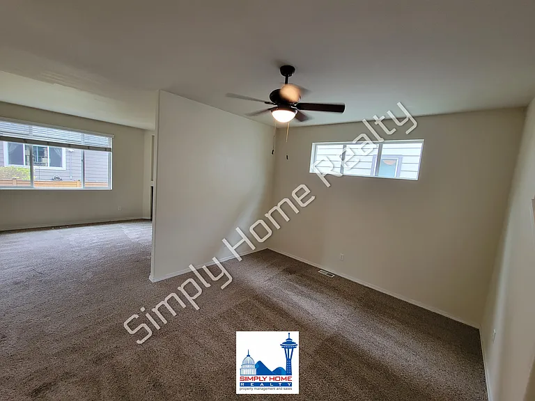 5235 55th Ave SE — Photo 3