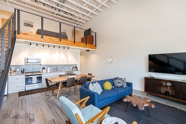 1st image of 515 W Aspen St APT 314