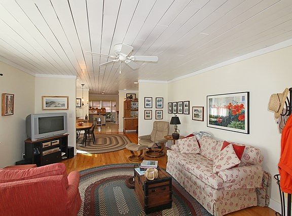 3rd image of 25 Hundley Ln