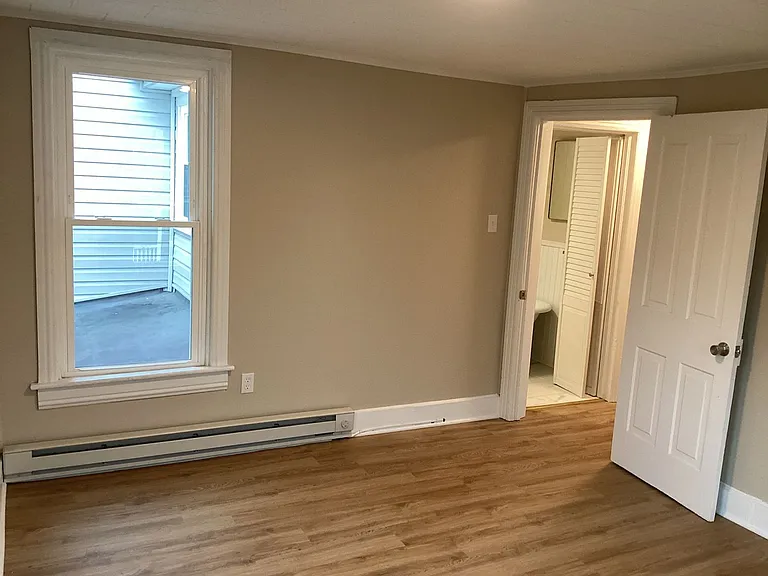 160-162 W North St — Photo 25