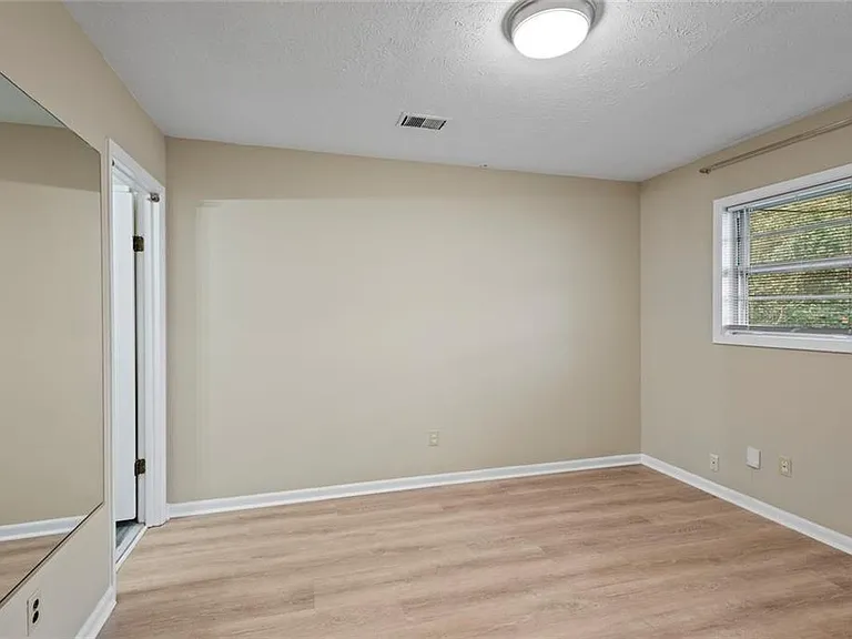 1201 Shoreham Dr — Photo 11