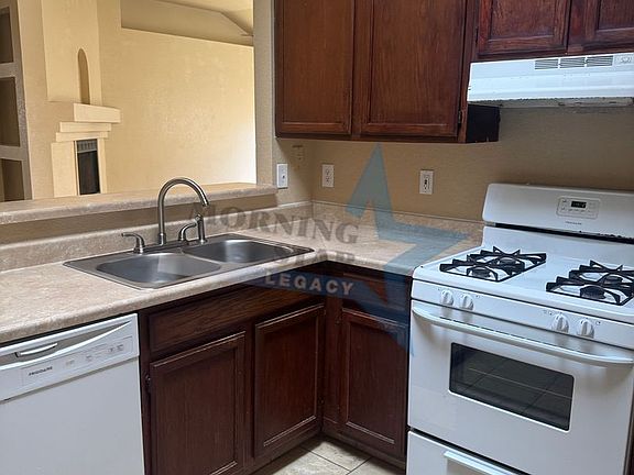 5th image of 2307 S Don Roser Dr