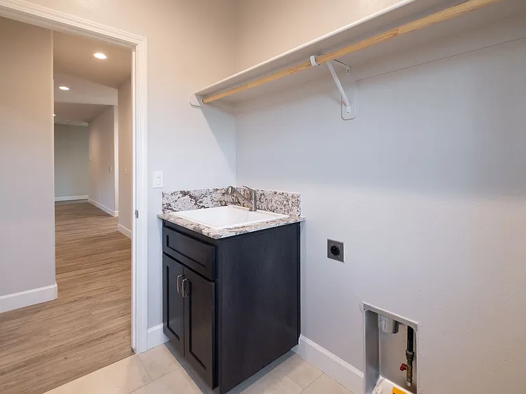 814 N Palm St — Photo 12