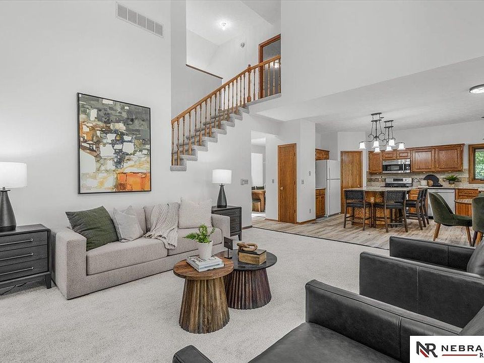 1st image of 807 Forestview Cir