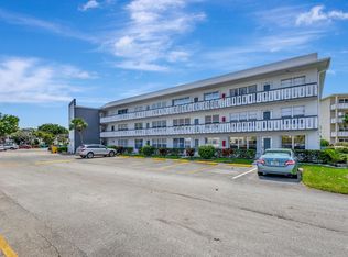 212 Wellington Dr E #F, West Palm Beach, FL 33417