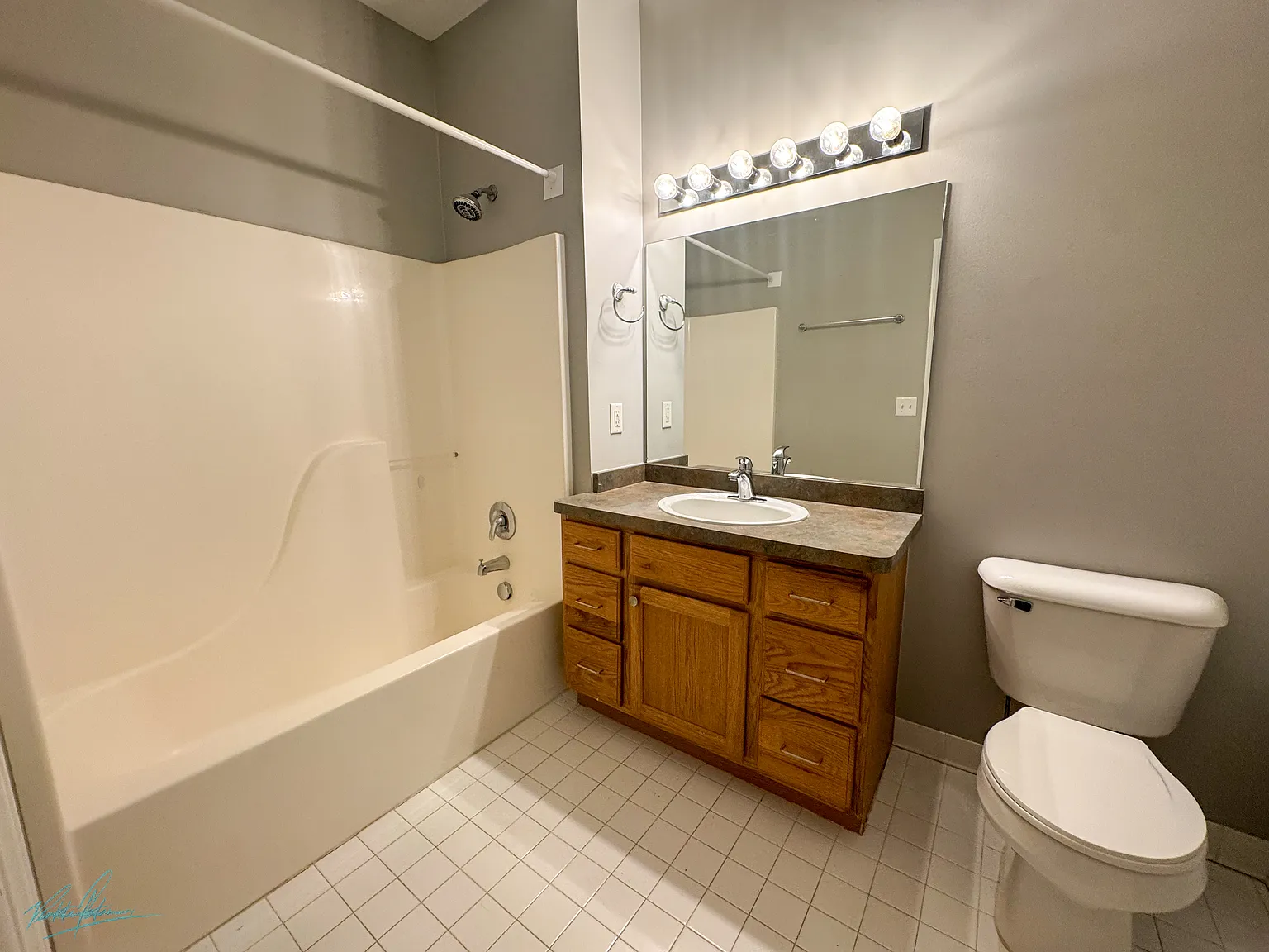 2 bed, 1132 sqft, $1,950 — Photo 2