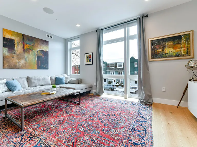 170 W Broadway #204 — Photo 11