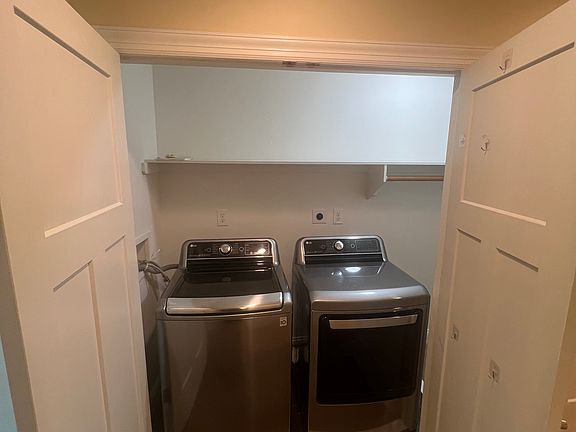 4th image of 2083 Albany Post Rd APT 1