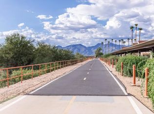 Broadway Proper Apartment ** One Month Free**W/D Included, Tucson, AZ 85710