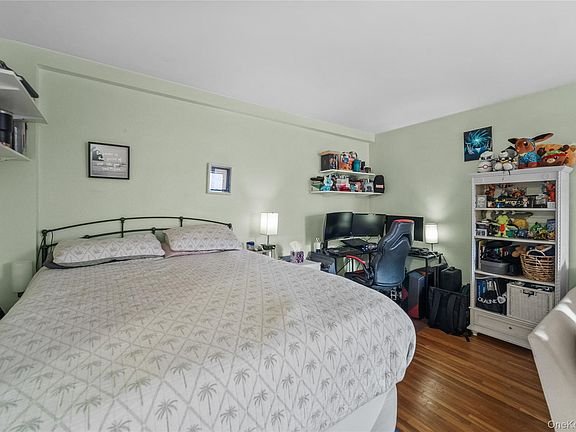 5th image of 142 Garth Road #4Q