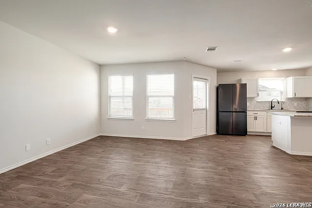 3 bed, 2.5 bath, 1625 sqft, $1,650 — Photo 2