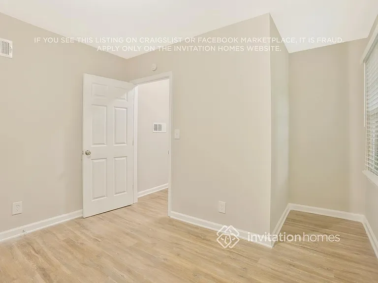1554 N Columbia Pl — Photo 18