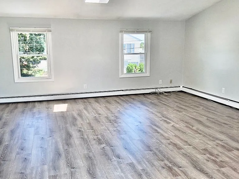 18-20 Foch Ave — Photo 8