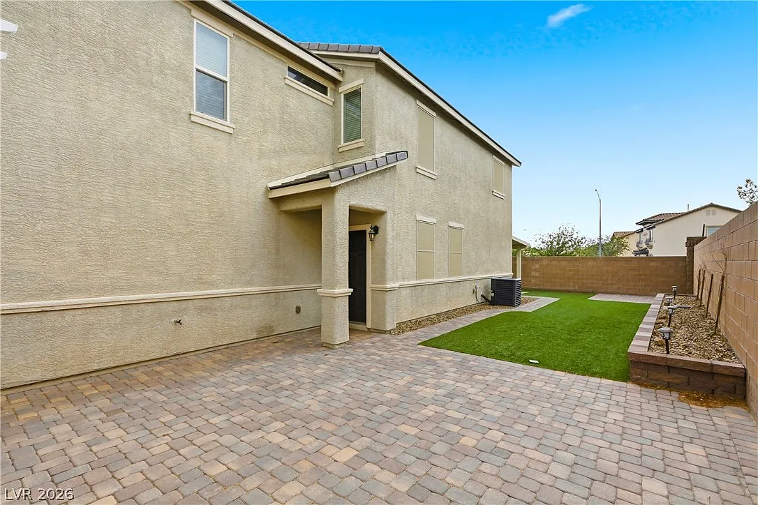 3 bed, 2.5 bath, 1935 sqft, $2,250 — Photo 4
