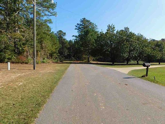 paved driveway at dead end  