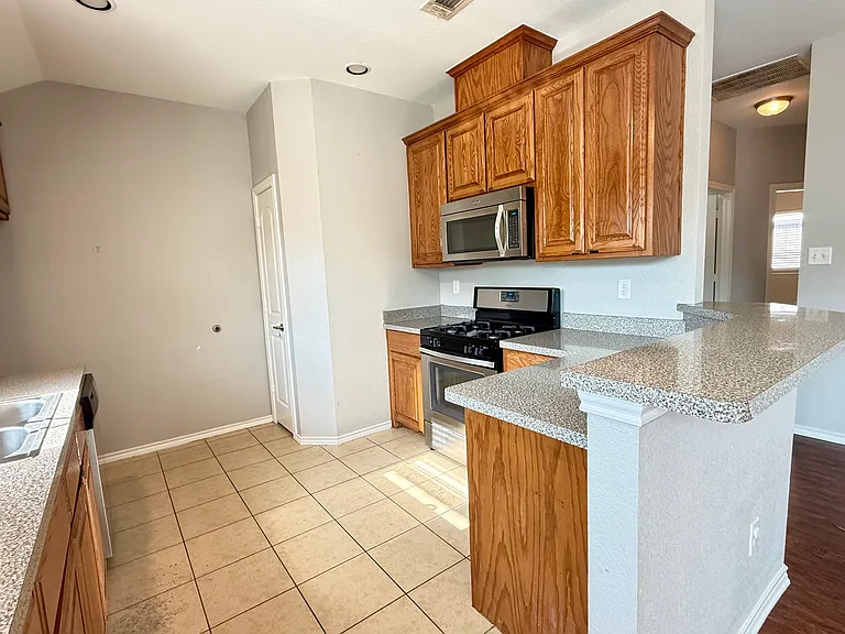 412 Windridge Dr — Photo 7
