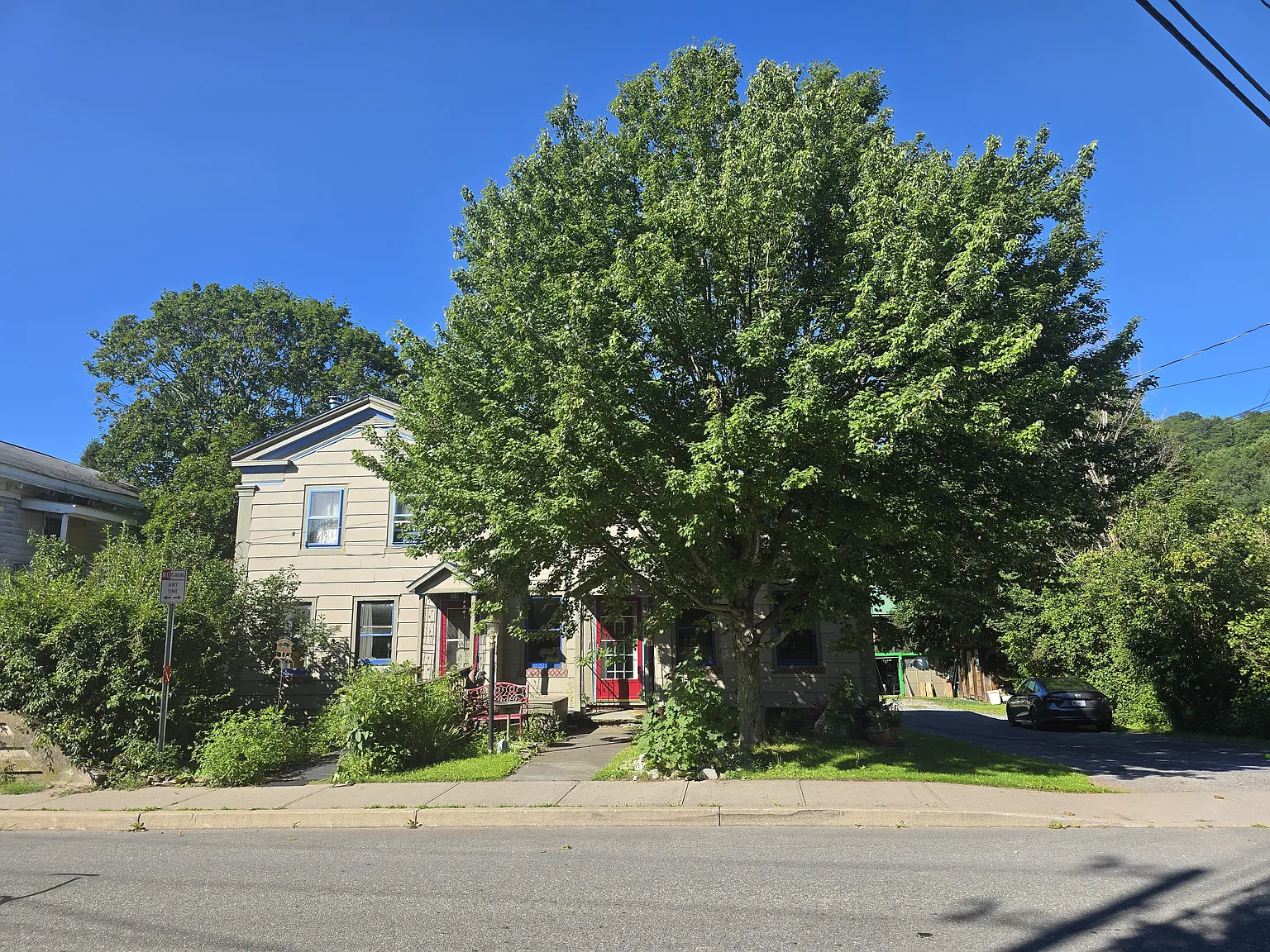 2 bed, 1.5 bath, 1400 sqft, $1,500 — Photo 2