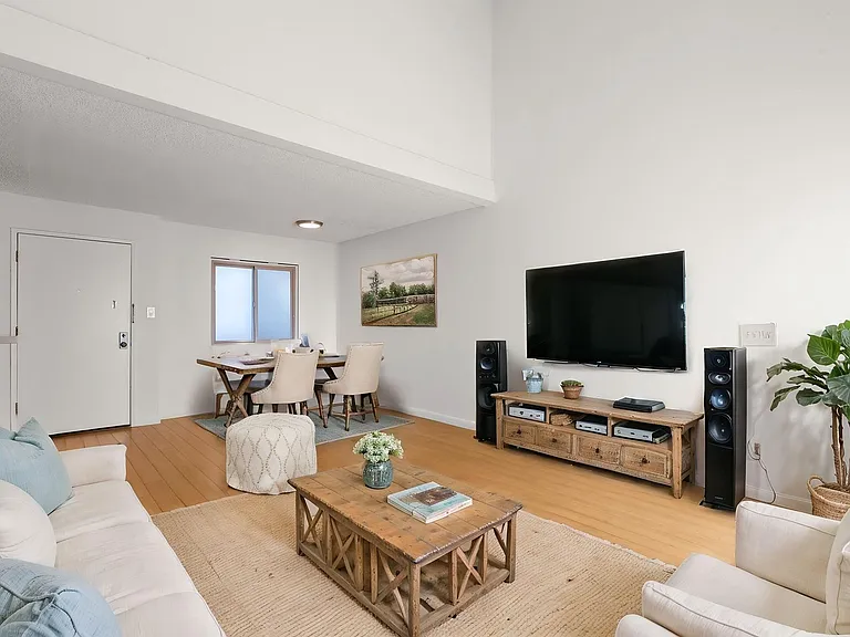 (AN/FE/YO:B) 4610 Natick Avenue — Photo 6