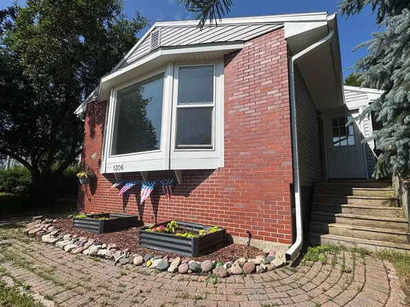 1306 Park St, Sault Sainte Marie, MI 49783
