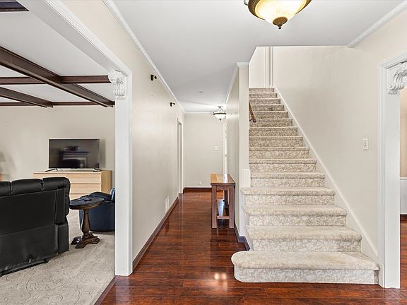 4th image of 1015 Lowden Rd