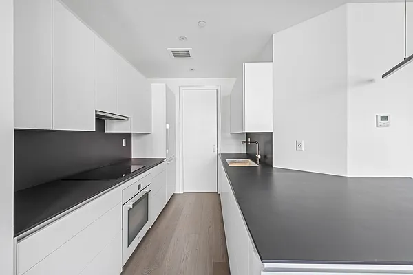 Rented by SERHANT. | media 5