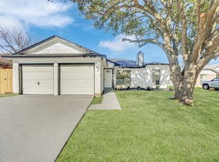 615 Red Coat Ln, Arlington, TX 76002