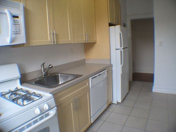 3rd image of 3706 81st St APT 6G