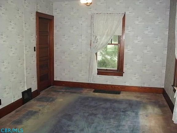 4th image of 96 Hiawatha Ave