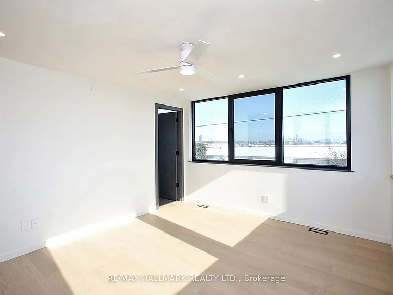 2 Owen Dr — Photo 15