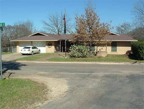 1st image of 102 Sears Dr.